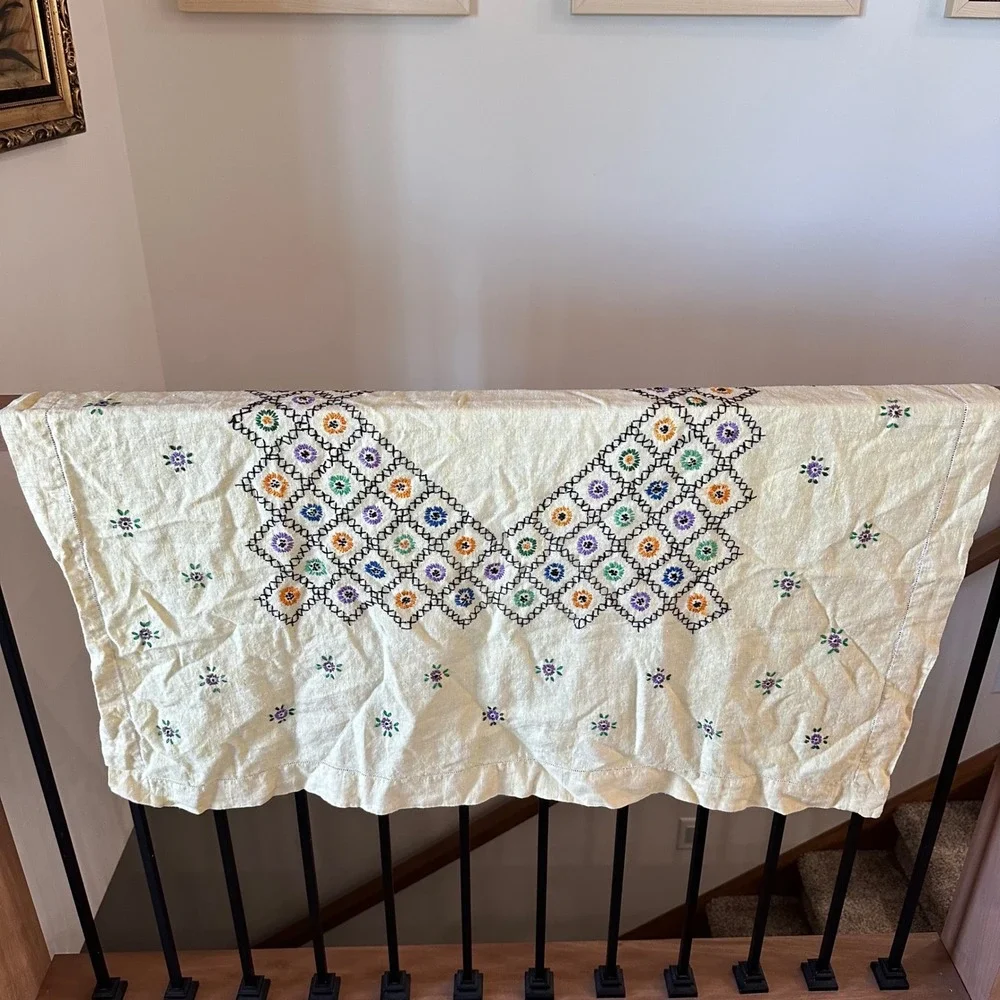 Vtg 50s Cross Stitch Tablecloth & 4 Napkins Set Yellow Floral Linen Cottagecore